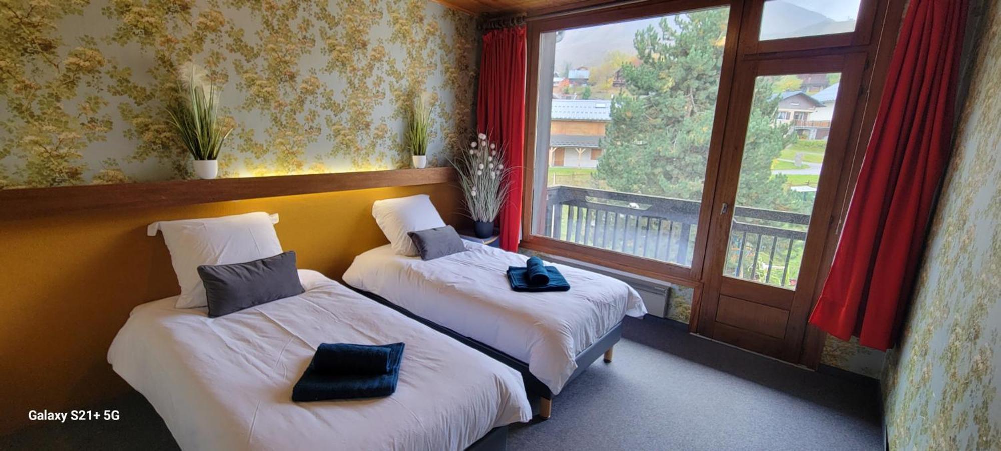 Hotel La Rua Albiez-Montrond Exterior photo