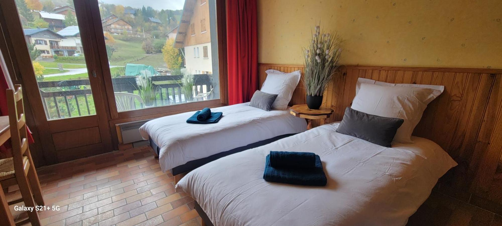 Hotel La Rua Albiez-Montrond Exterior photo